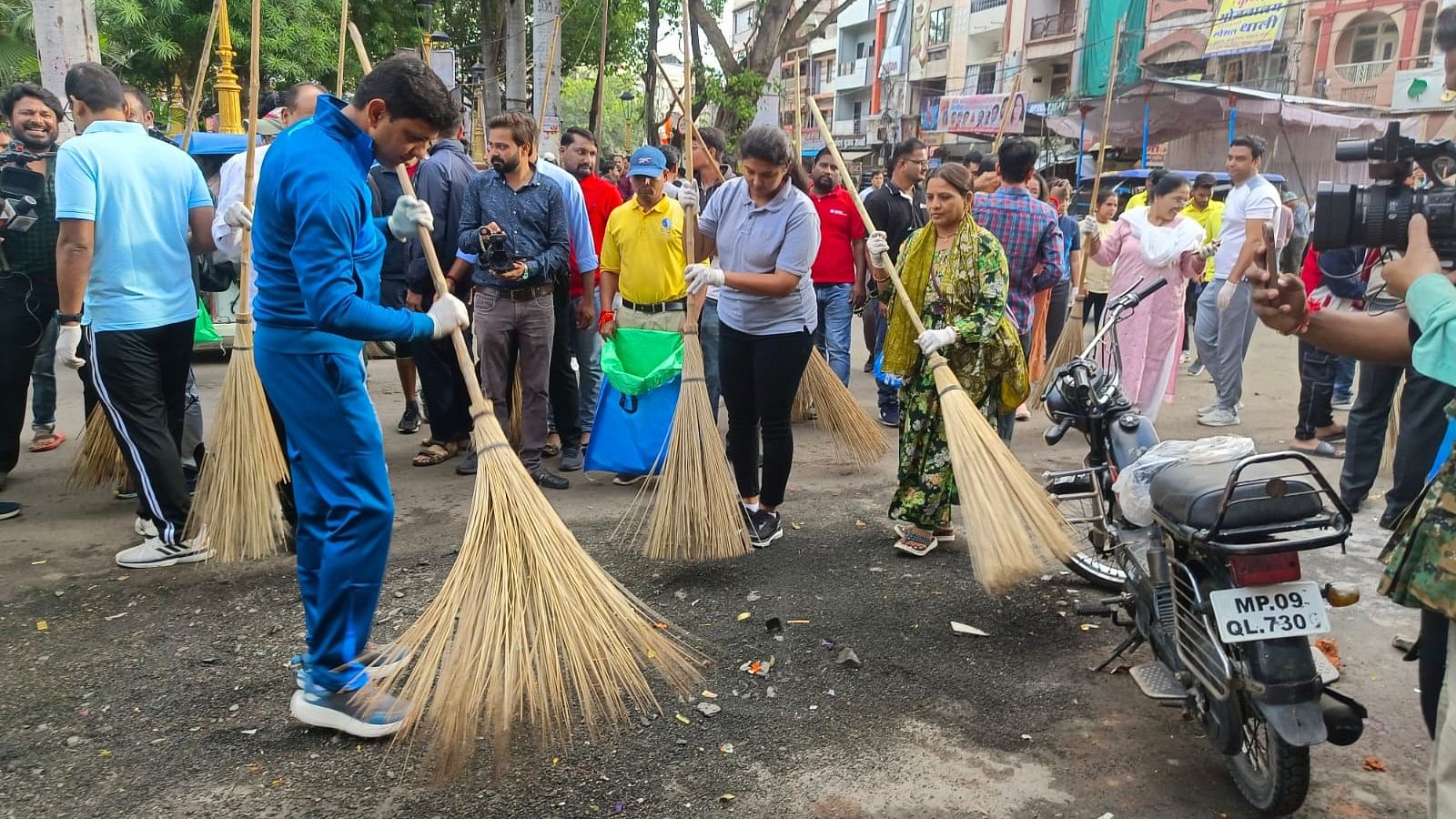 <div class="paragraphs"><p>City officials, public representatives and citizens  took up brooms and participated in cleaning the city roads in Indore&nbsp;</p></div>